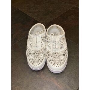 Propet Harper White Shoes 7.5 Wide Leather Tie 4E (XX) Floral Perforation Women